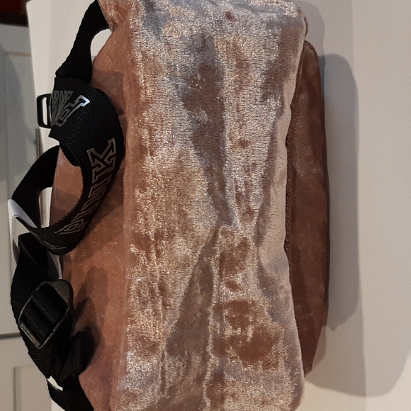 NWOT Women's Victoria's Secret Pink Mini Luxe Velvet Backpack - Picture 6 of 6